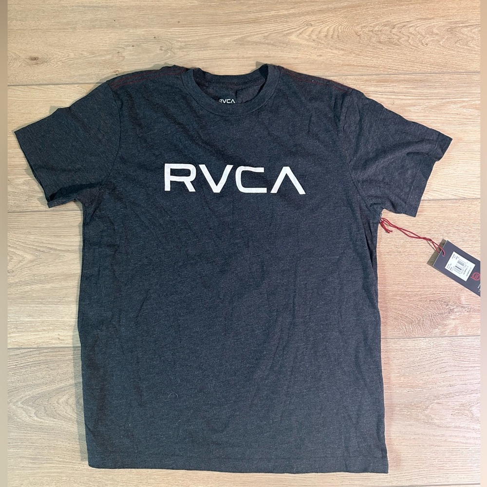 NWT Men’s RVCA T-Shirt in Size Medium
